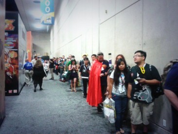 sdcc-2013-lyndsi-legendary-epic-quest-row-of-fans-1